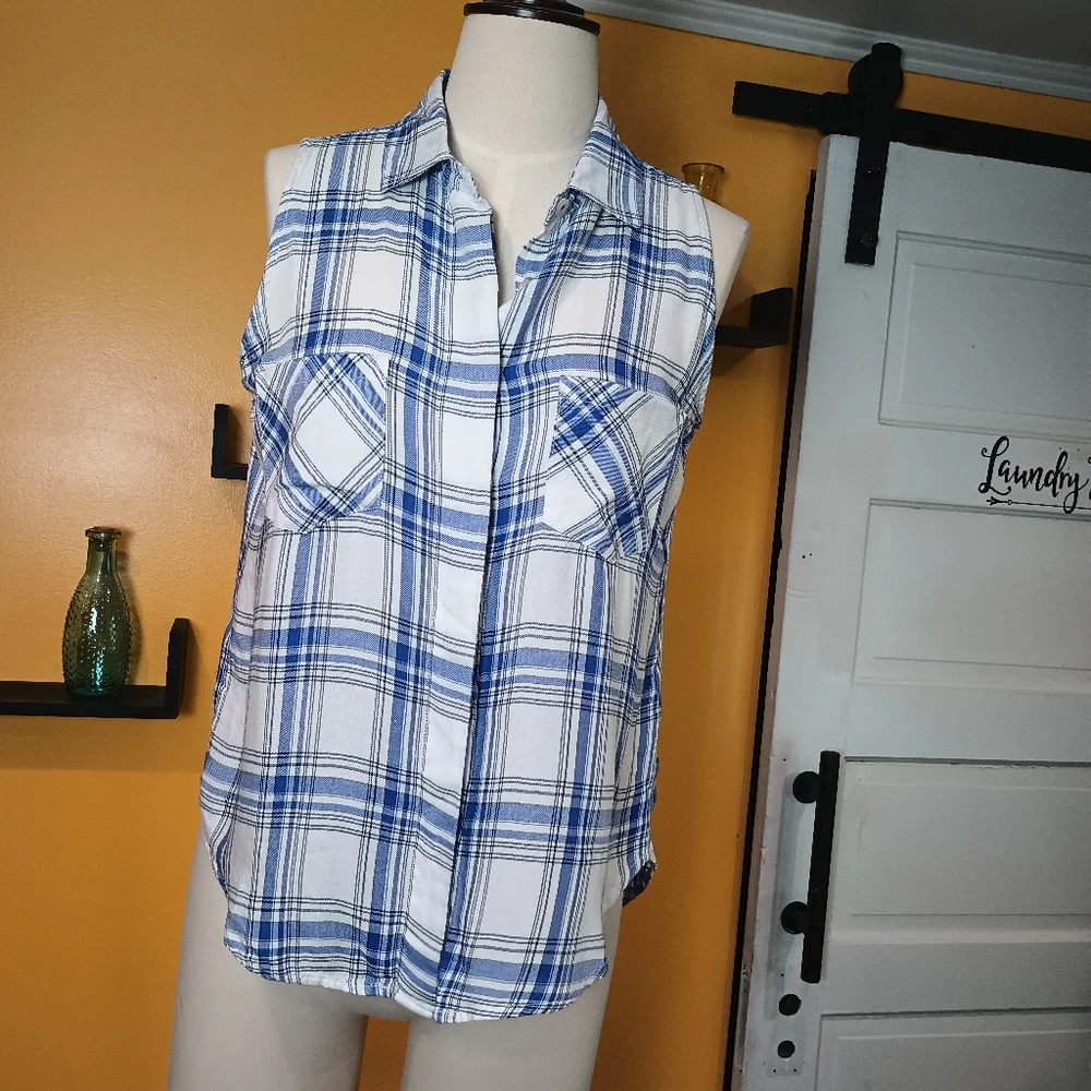 Max Jean's Blue and White Plaid Sleeveless Button Down Top Size M - Picture 3 of 11